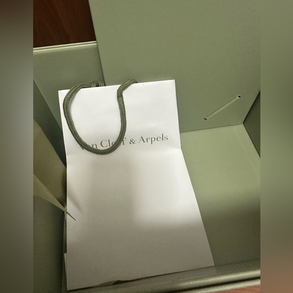 Van Cleef & Arpels Empty Gift Box - image 3